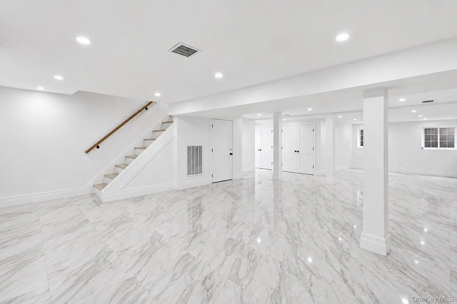 37 Beverly Drive, North Hempstead, NY, 4 Bedrooms Bedrooms, 9 Rooms Rooms,4 BathroomsBathrooms,Residential,For Rent,Beverly,0,1020578 37 Beverly Drive, North Hempstead, NY, 4 Bedrooms Bedrooms, 9 Rooms Rooms,4 BathroomsBathrooms,Residential,For Rent,Beverly,0,1020578