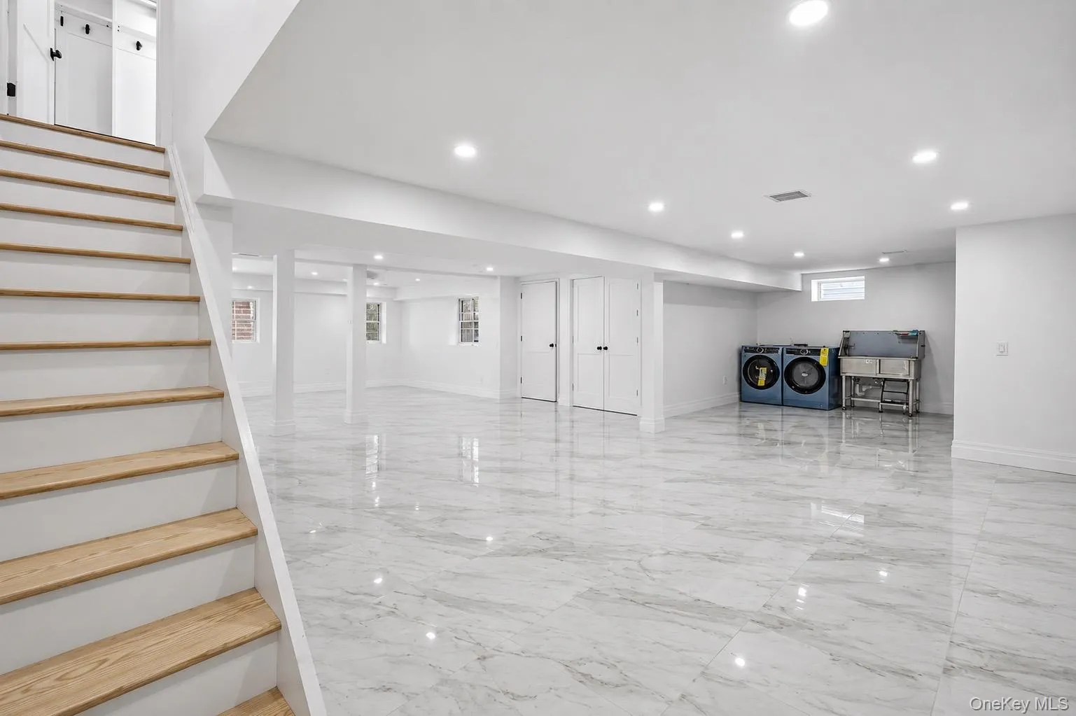 37 Beverly Drive, North Hempstead, NY, 4 Bedrooms Bedrooms, 9 Rooms Rooms,4 BathroomsBathrooms,Residential,For Rent,Beverly,0,1020578 37 Beverly Drive, North Hempstead, NY, 4 Bedrooms Bedrooms, 9 Rooms Rooms,4 BathroomsBathrooms,Residential,For Rent,Beverly,0,1020578