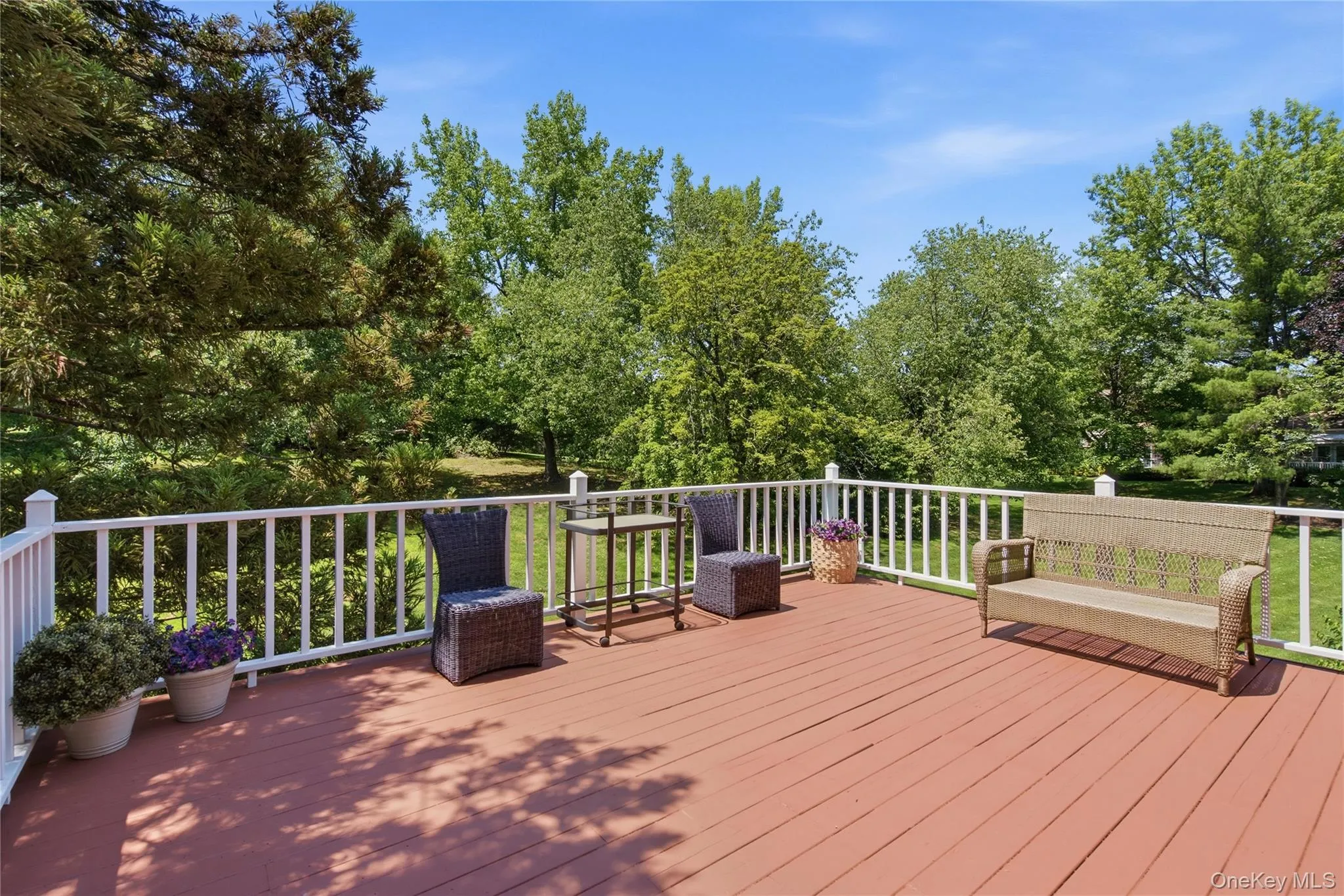 Ideal location surrounded by an expansive lawn Ideal location surrounded by an expansive lawn