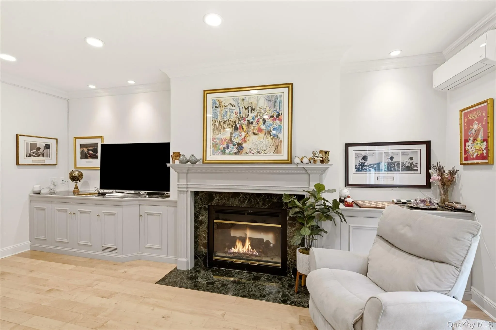 Den | Built in Unit | Mantled Gas Fireplace Den | Built in Unit | Mantled Gas Fireplace
