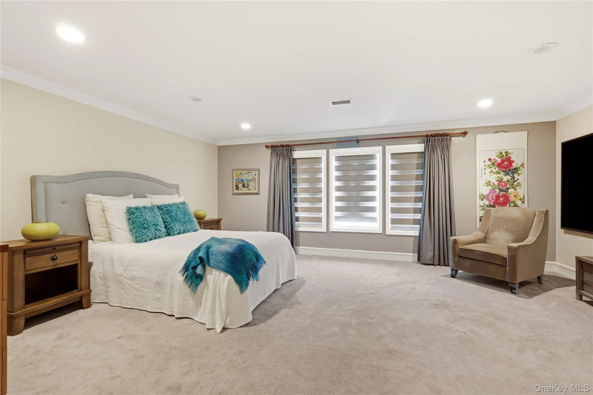 Primary En-suite | Fitted Closets | Renovated En-suite Bathroom Primary En-suite | Fitted Closets | Renovated En-suite Bathroom