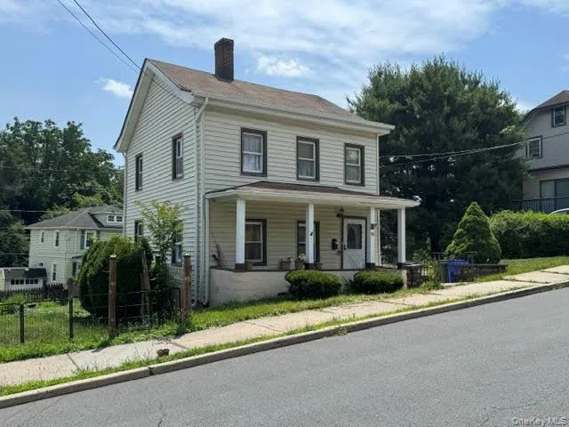 10 Forest Avenue, Middletown, NY, 2 Bedrooms Bedrooms, 6 Rooms Rooms,1 BathroomBathrooms,Residential,For Rent,Forest,0,1020584 10 Forest Avenue, Middletown, NY, 2 Bedrooms Bedrooms, 6 Rooms Rooms,1 BathroomBathrooms,Residential,For Rent,Forest,0,1020584