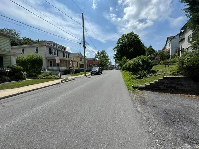 10 Forest Avenue, Middletown, NY, 2 Bedrooms Bedrooms, 6 Rooms Rooms,1 BathroomBathrooms,Residential,For Rent,Forest,0,1020584 10 Forest Avenue, Middletown, NY, 2 Bedrooms Bedrooms, 6 Rooms Rooms,1 BathroomBathrooms,Residential,For Rent,Forest,0,1020584