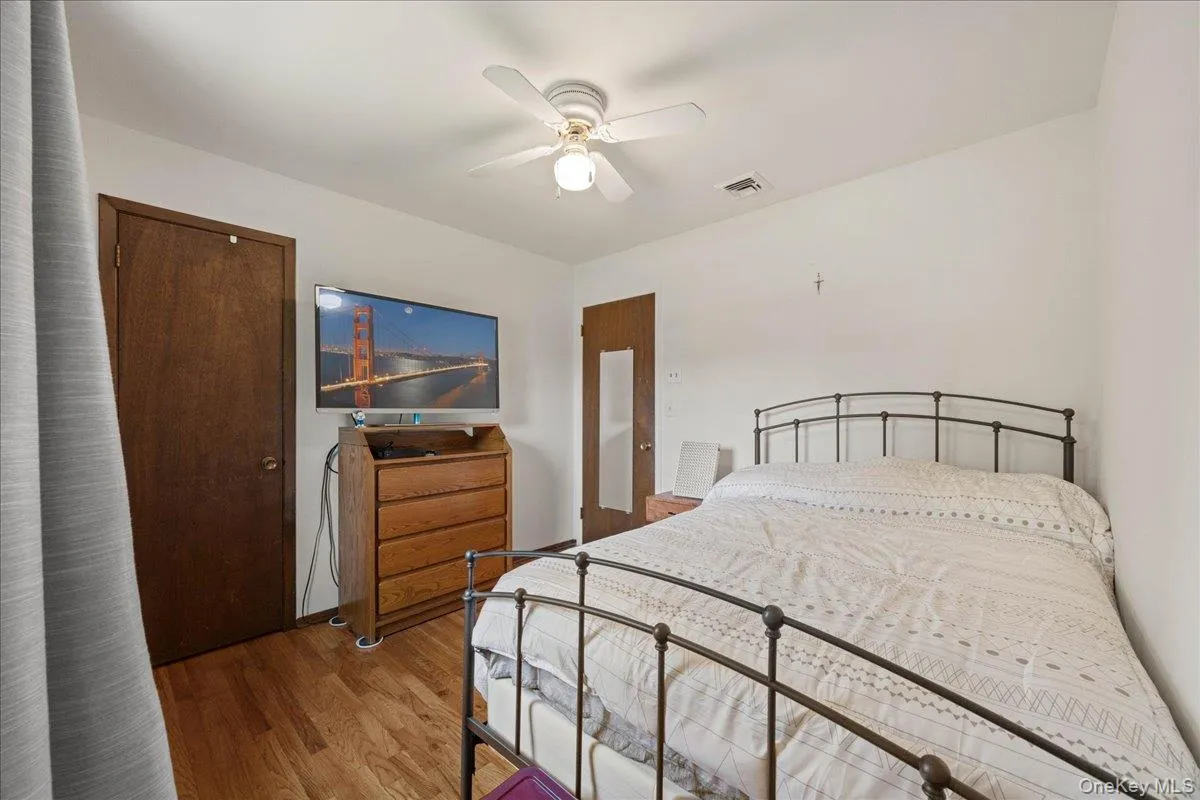 Guest bedroom 1. Guest bedroom 1.