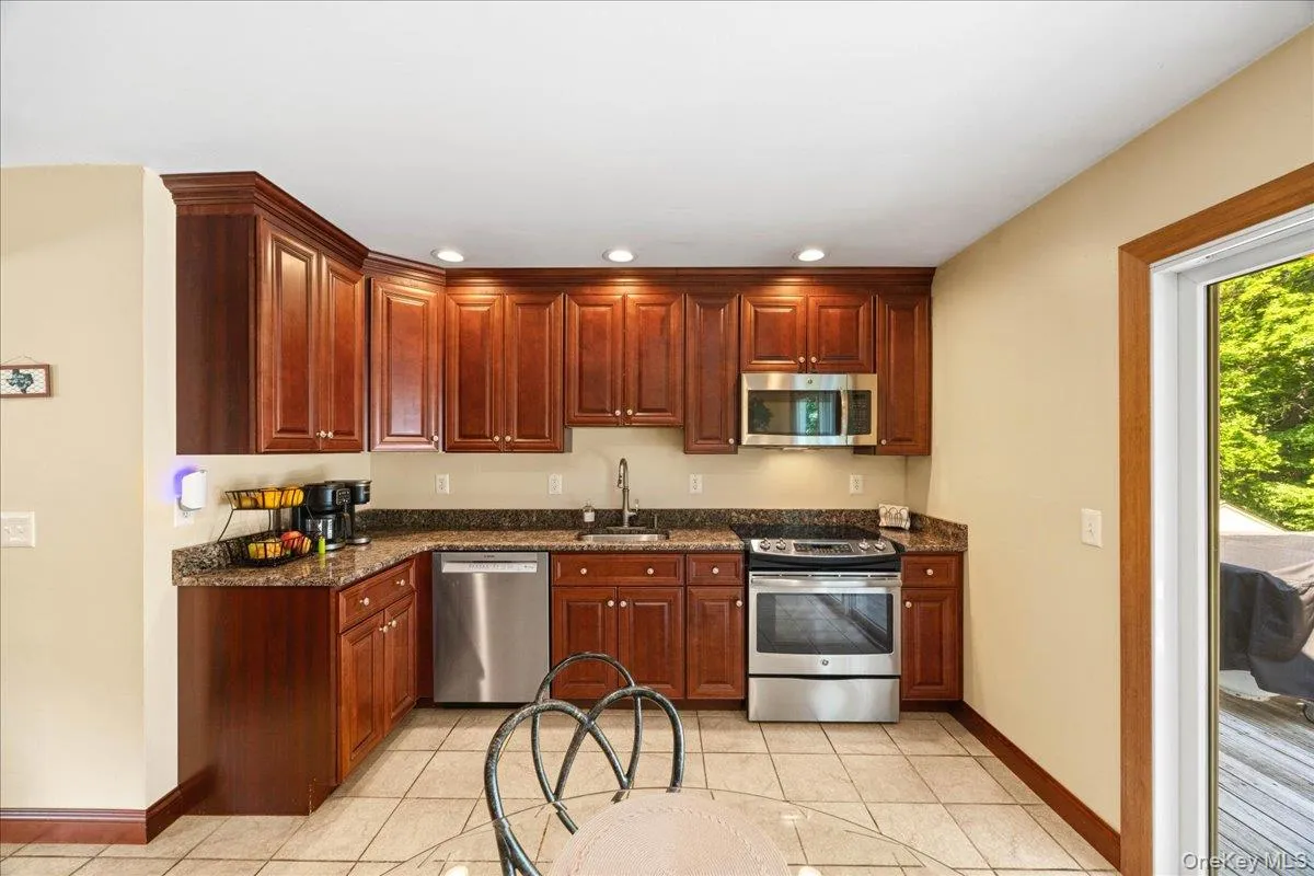 Granite counter tops, stainless appliances and recessed lighting. Granite counter tops, stainless appliances and recessed lighting.