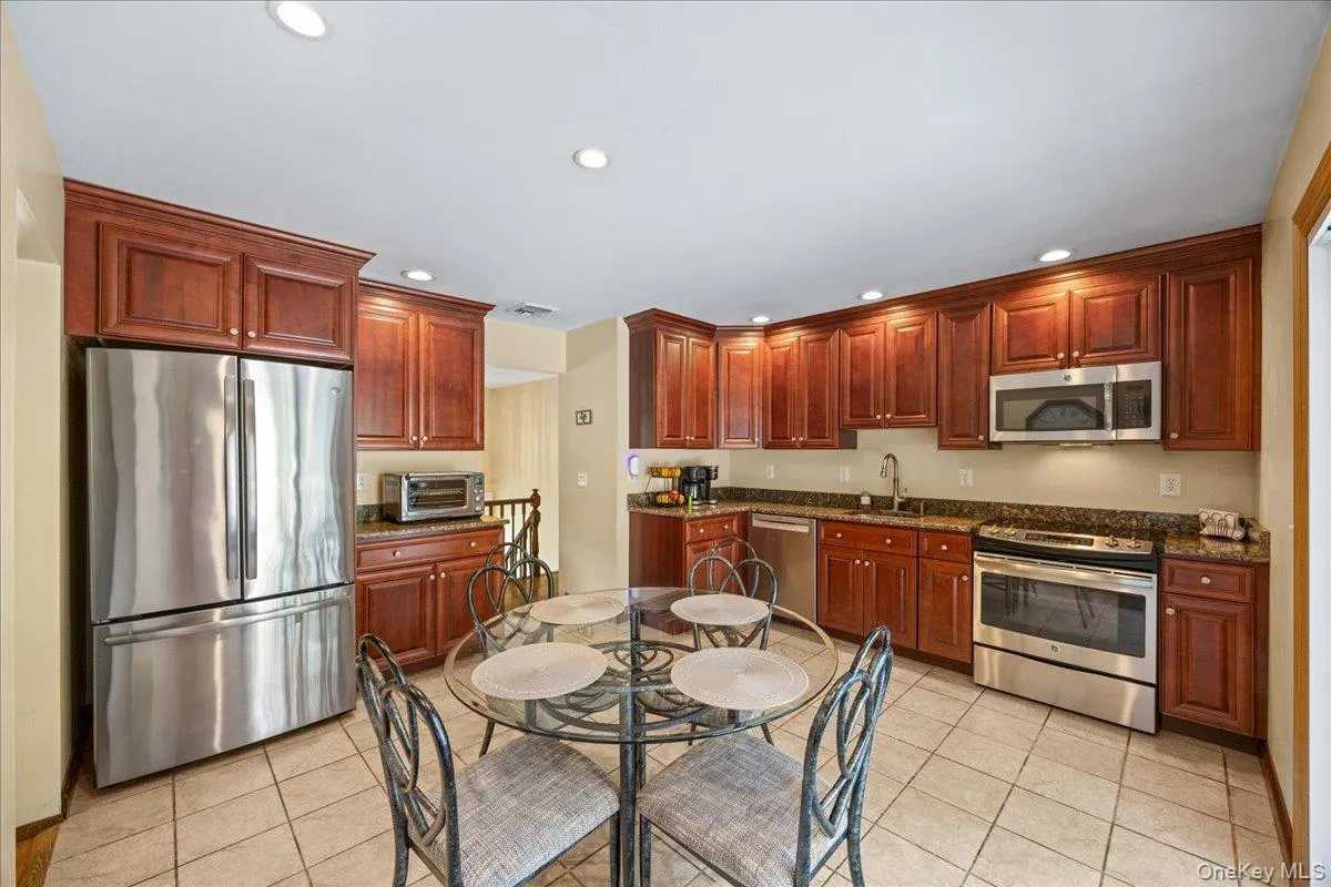 Updated eat-in kitchen. Updated eat-in kitchen.