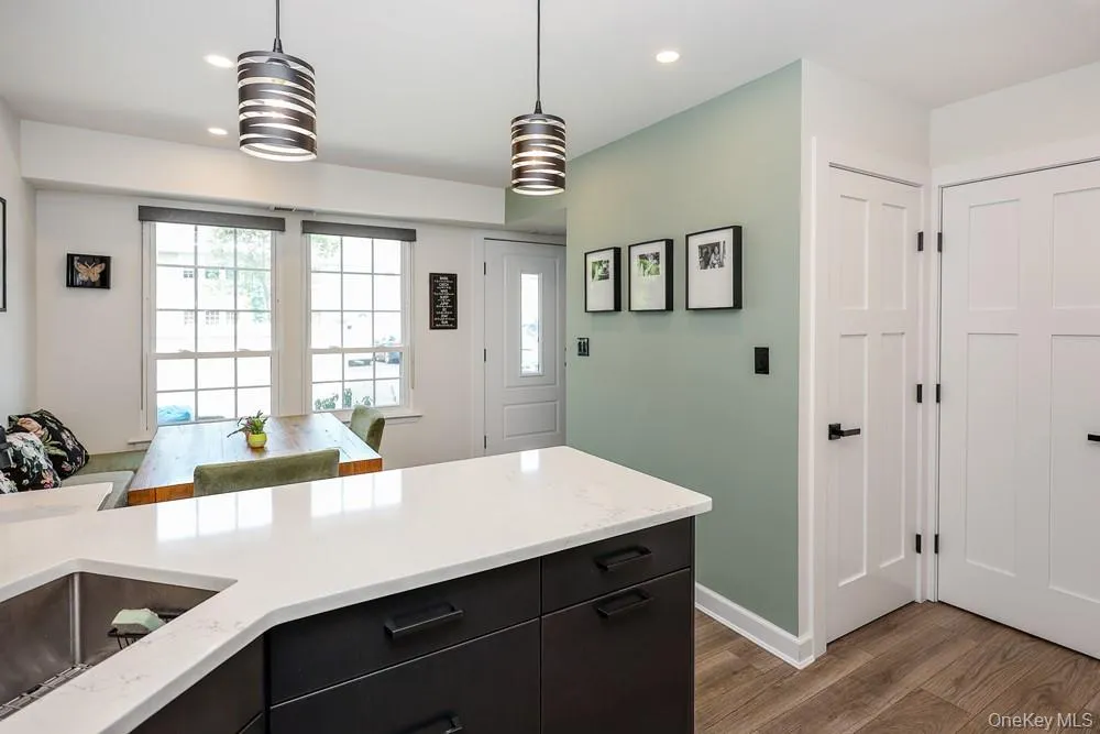 107 Whalers Cove, Babylon, NY, 2 Bedrooms Bedrooms, 5 Rooms Rooms,1 BathroomBathrooms,Residential,For Rent,Whalers,0,1020593 107 Whalers Cove, Babylon, NY, 2 Bedrooms Bedrooms, 5 Rooms Rooms,1 BathroomBathrooms,Residential,For Rent,Whalers,0,1020593