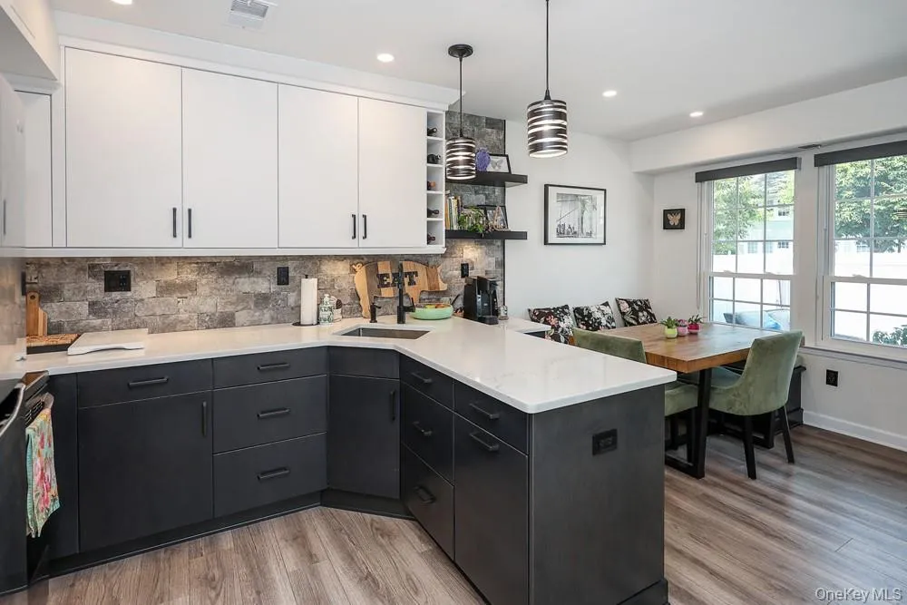 107 Whalers Cove, Babylon, NY, 2 Bedrooms Bedrooms, 5 Rooms Rooms,1 BathroomBathrooms,Residential,For Rent,Whalers,0,1020593 107 Whalers Cove, Babylon, NY, 2 Bedrooms Bedrooms, 5 Rooms Rooms,1 BathroomBathrooms,Residential,For Rent,Whalers,0,1020593
