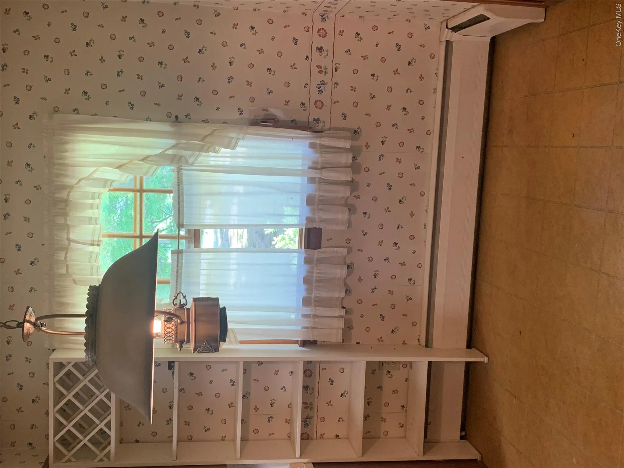 EAT IN AREA WITH BUILT INS EAT IN AREA WITH BUILT INS