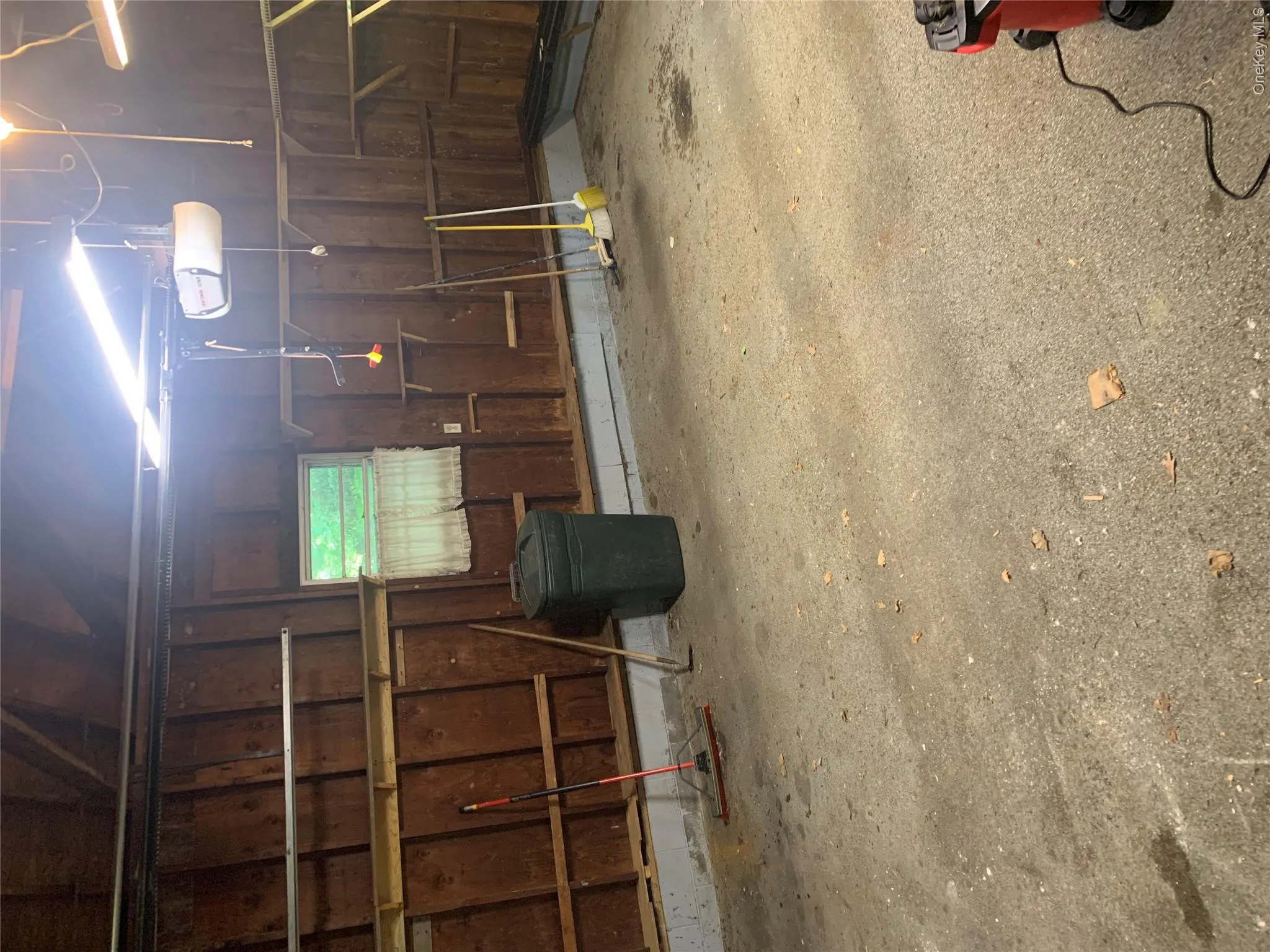 GARAGE GARAGE