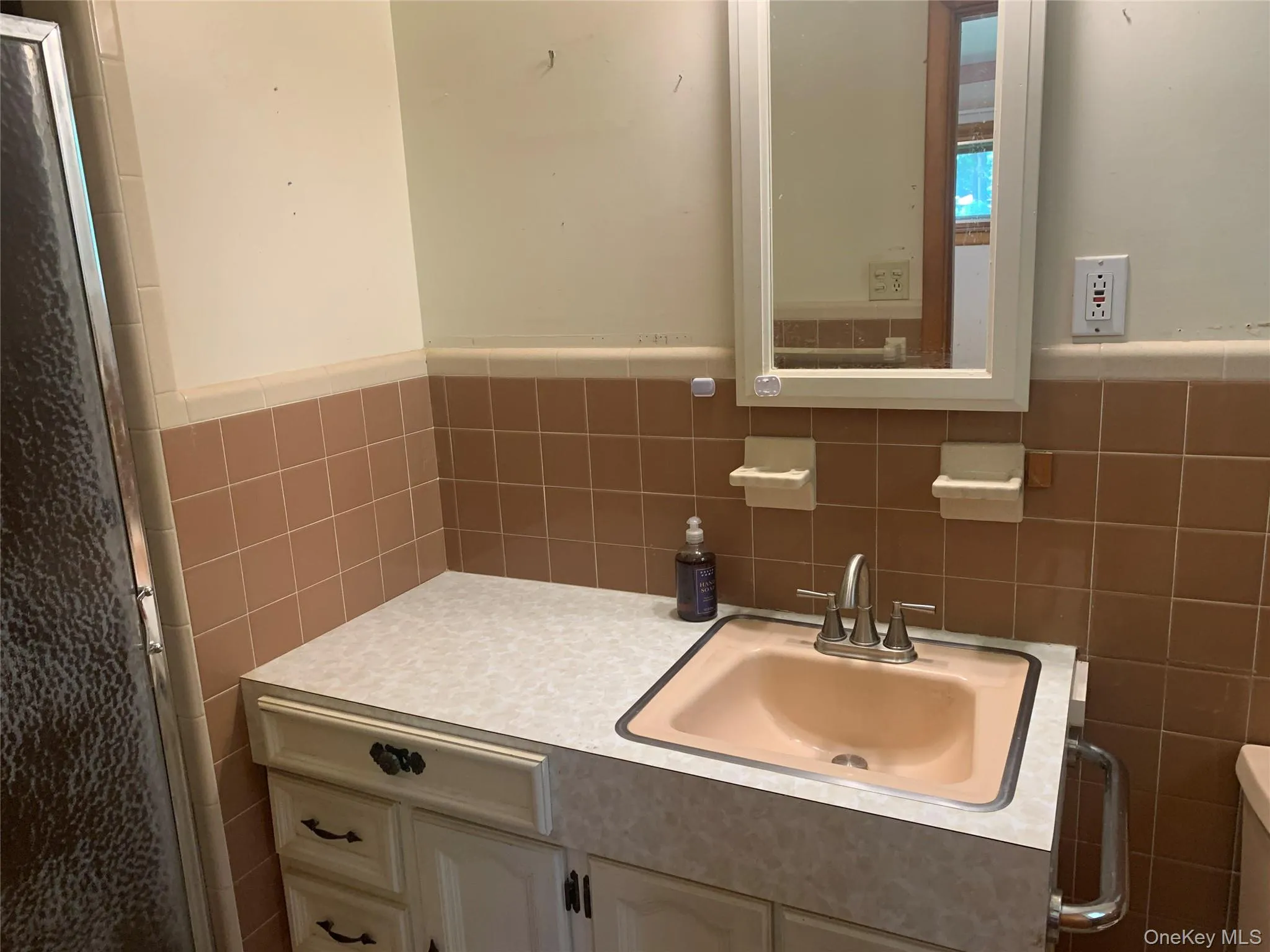 FULL BATH WITH SHOWER FULL BATH WITH SHOWER