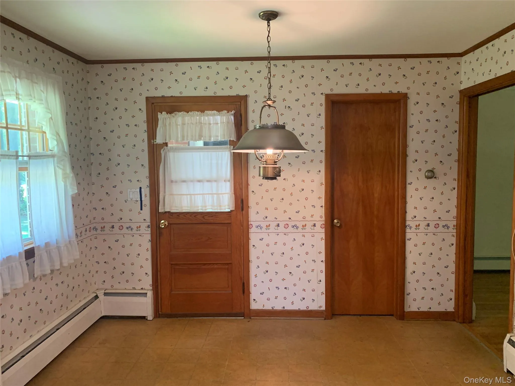 EXIT TO GARAGE AND WALK IN PANTRY EXIT TO GARAGE AND WALK IN PANTRY