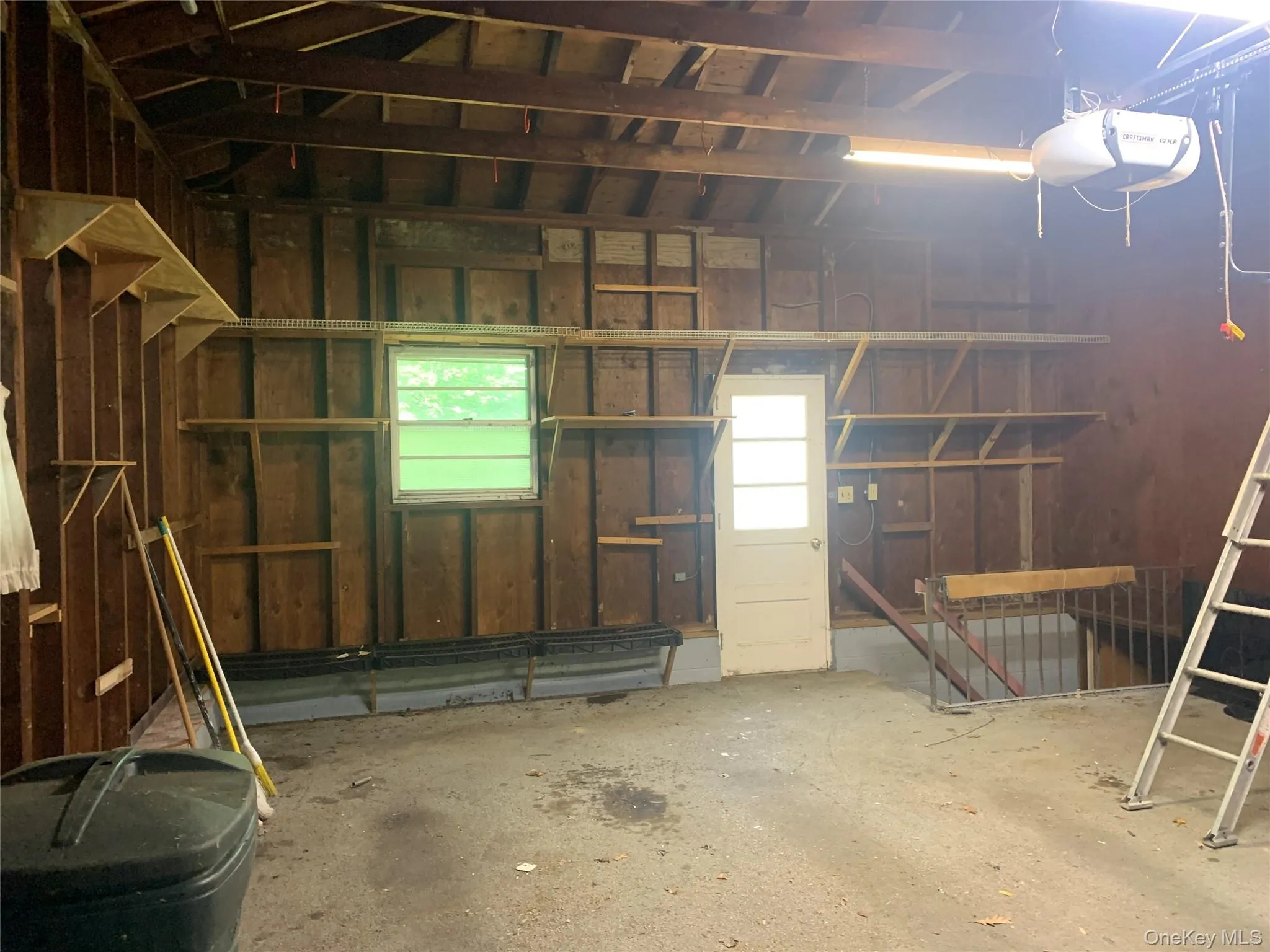 GARAGE GARAGE