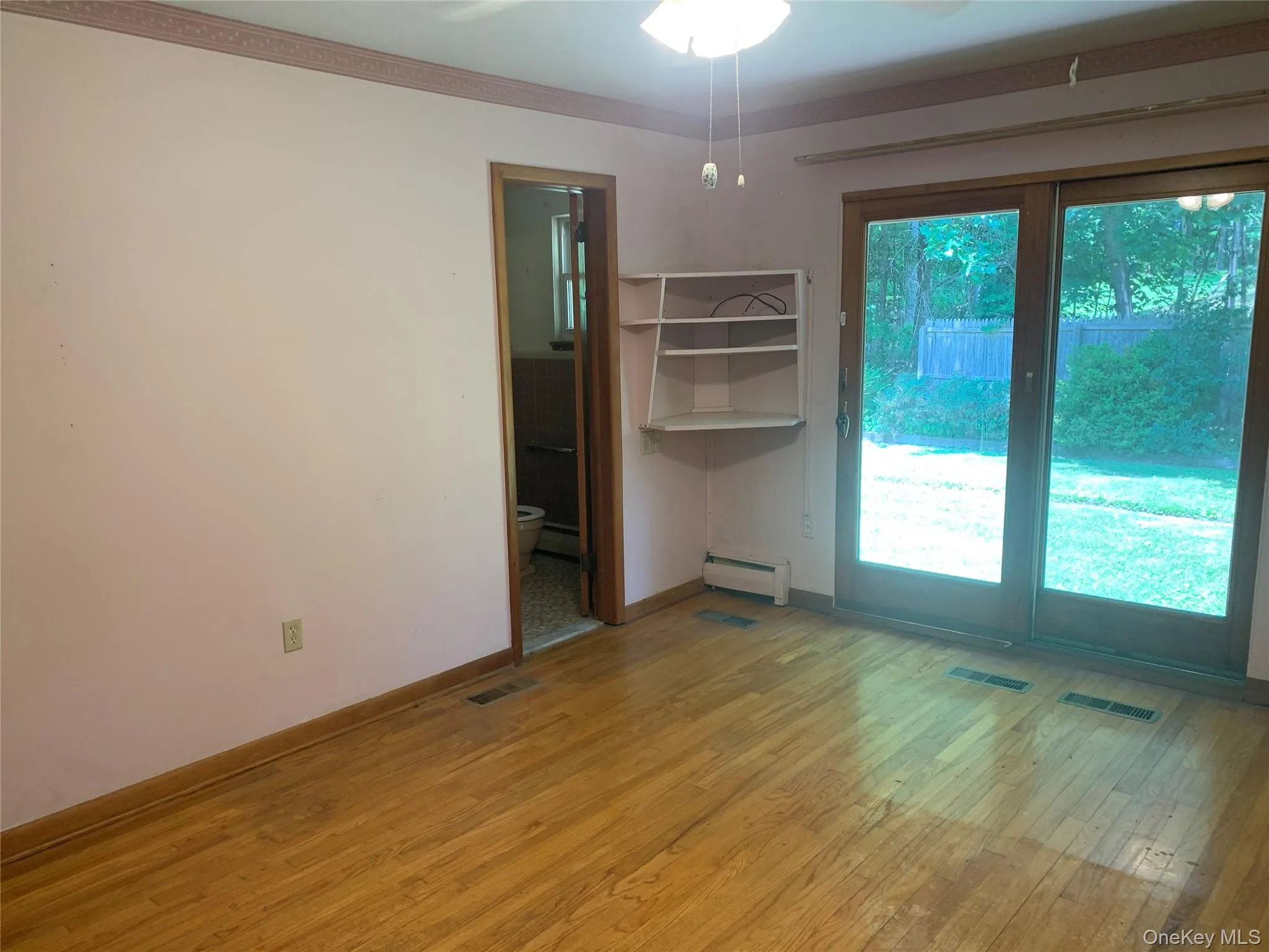 PRIMARY BR W/ SGD TO COURTYARD PRIMARY BR W/ SGD TO COURTYARD