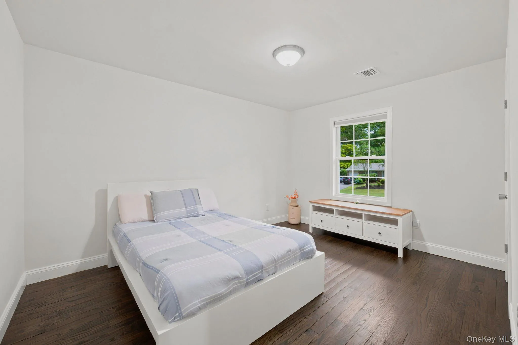 Queen size upper level bedroom Queen size upper level bedroom