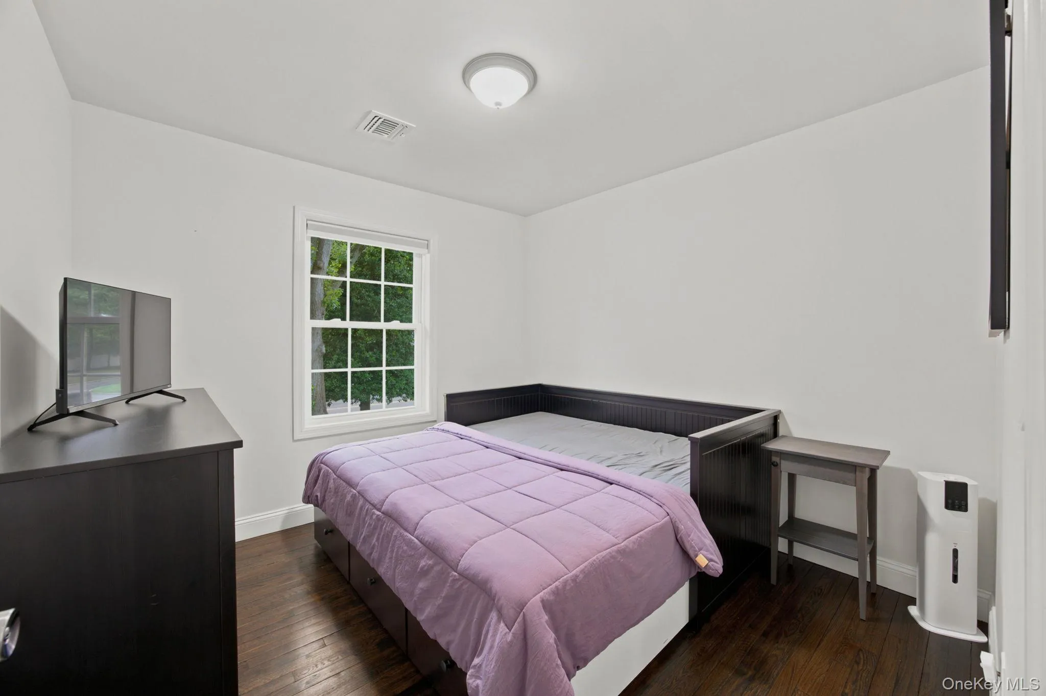 Queen size upper level bedroom Queen size upper level bedroom