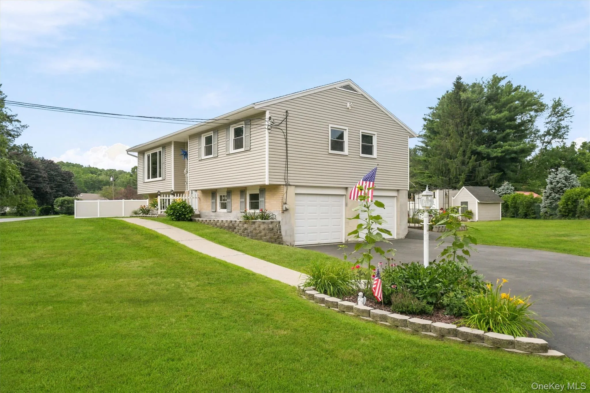 40 Long Meadow Drive, Hyde Park, NY, 3 Bedrooms Bedrooms, 8 Rooms Rooms,1 BathroomBathrooms,Residential,For Rent,Long Meadow,0,1020599 40 Long Meadow Drive, Hyde Park, NY, 3 Bedrooms Bedrooms, 8 Rooms Rooms,1 BathroomBathrooms,Residential,For Rent,Long Meadow,0,1020599