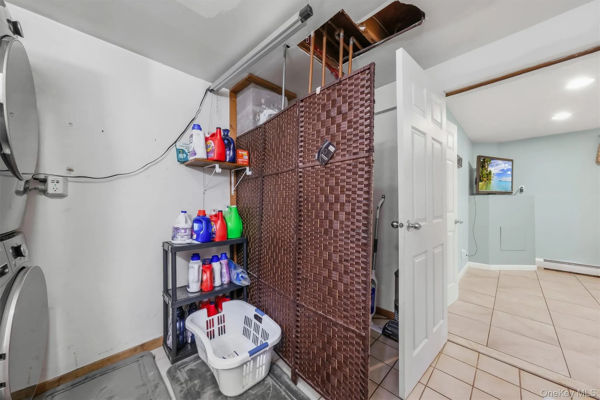 40 Long Meadow Drive, Hyde Park, NY, 3 Bedrooms Bedrooms, 8 Rooms Rooms,1 BathroomBathrooms,Residential,For Rent,Long Meadow,0,1020599 40 Long Meadow Drive, Hyde Park, NY, 3 Bedrooms Bedrooms, 8 Rooms Rooms,1 BathroomBathrooms,Residential,For Rent,Long Meadow,0,1020599