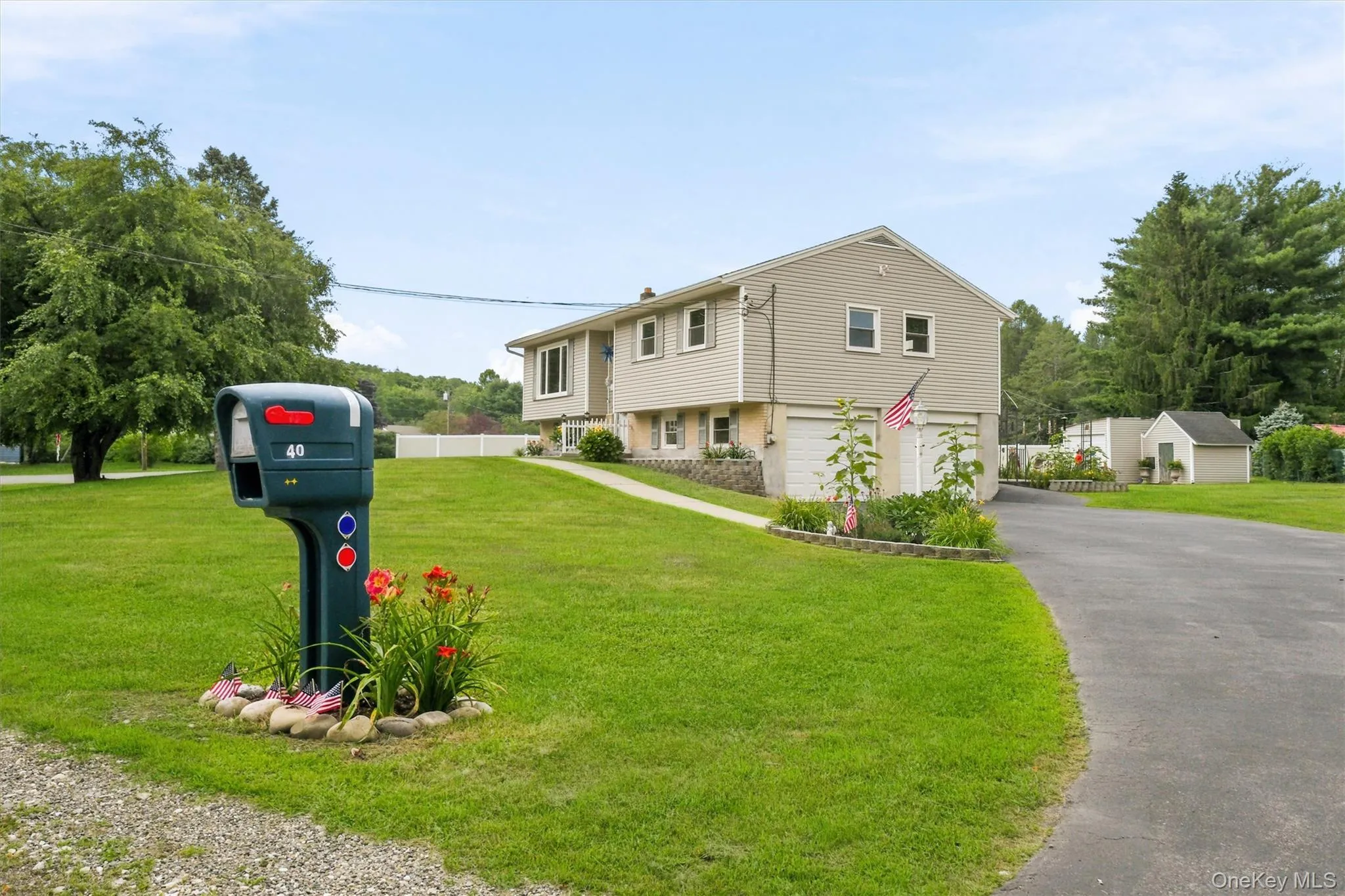 40 Long Meadow Drive, Hyde Park, NY, 3 Bedrooms Bedrooms, 8 Rooms Rooms,1 BathroomBathrooms,Residential,For Rent,Long Meadow,0,1020599 40 Long Meadow Drive, Hyde Park, NY, 3 Bedrooms Bedrooms, 8 Rooms Rooms,1 BathroomBathrooms,Residential,For Rent,Long Meadow,0,1020599