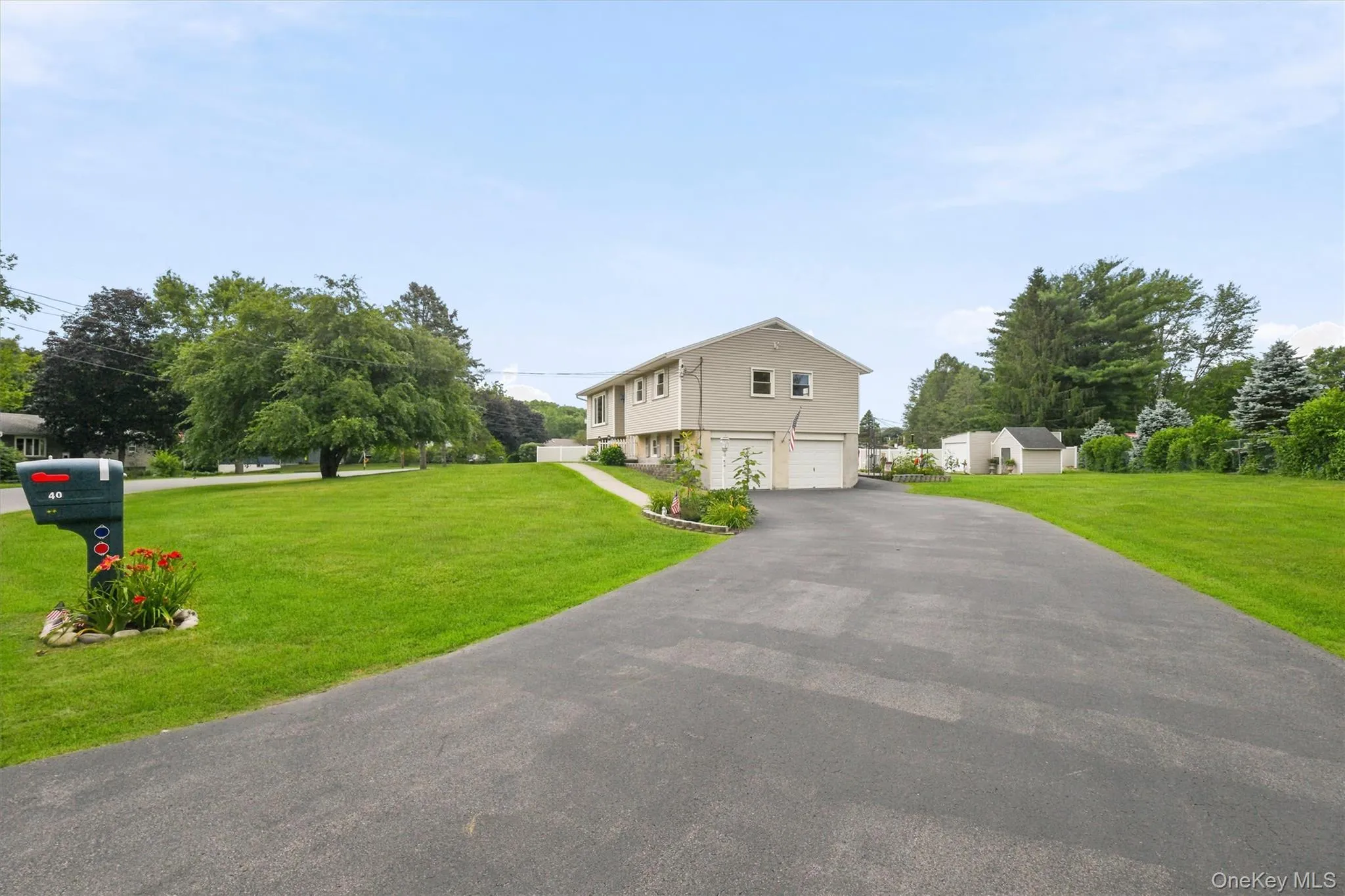 40 Long Meadow Drive, Hyde Park, NY, 3 Bedrooms Bedrooms, 8 Rooms Rooms,1 BathroomBathrooms,Residential,For Rent,Long Meadow,0,1020599 40 Long Meadow Drive, Hyde Park, NY, 3 Bedrooms Bedrooms, 8 Rooms Rooms,1 BathroomBathrooms,Residential,For Rent,Long Meadow,0,1020599