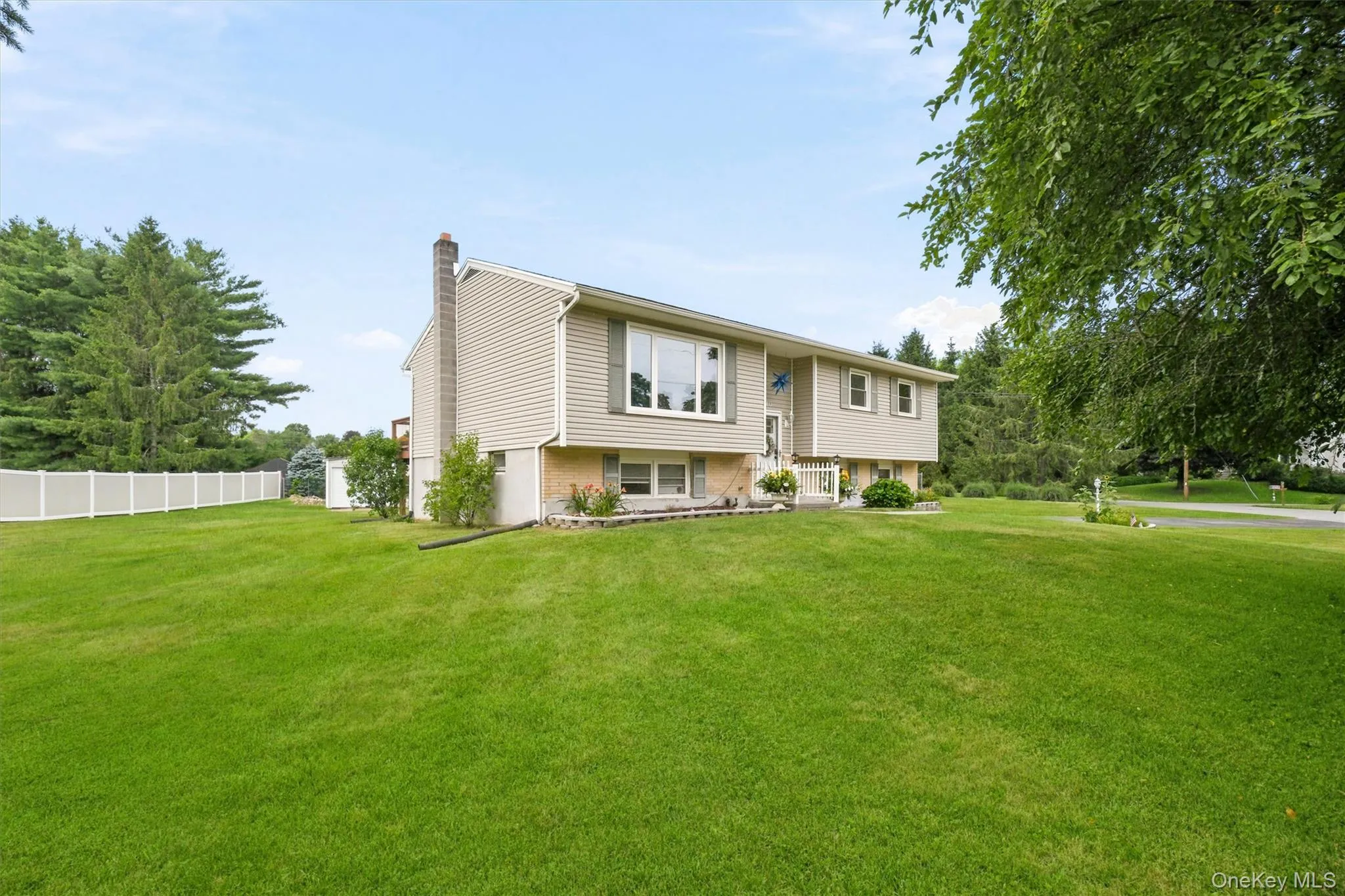 40 Long Meadow Drive, Hyde Park, NY, 3 Bedrooms Bedrooms, 8 Rooms Rooms,1 BathroomBathrooms,Residential,For Rent,Long Meadow,0,1020599 40 Long Meadow Drive, Hyde Park, NY, 3 Bedrooms Bedrooms, 8 Rooms Rooms,1 BathroomBathrooms,Residential,For Rent,Long Meadow,0,1020599