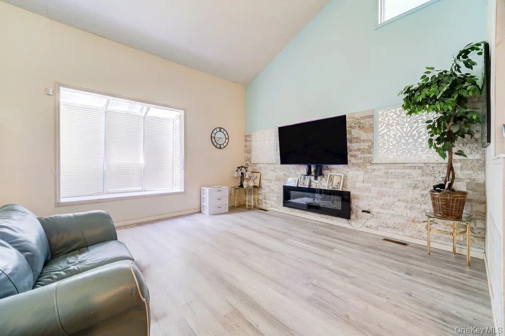 6 Racine Court, Thompson, NY, 2 Bedrooms Bedrooms, 6 Rooms Rooms,2 BathroomsBathrooms,Residential,For Rent,Racine,0,1020601 6 Racine Court, Thompson, NY, 2 Bedrooms Bedrooms, 6 Rooms Rooms,2 BathroomsBathrooms,Residential,For Rent,Racine,0,1020601