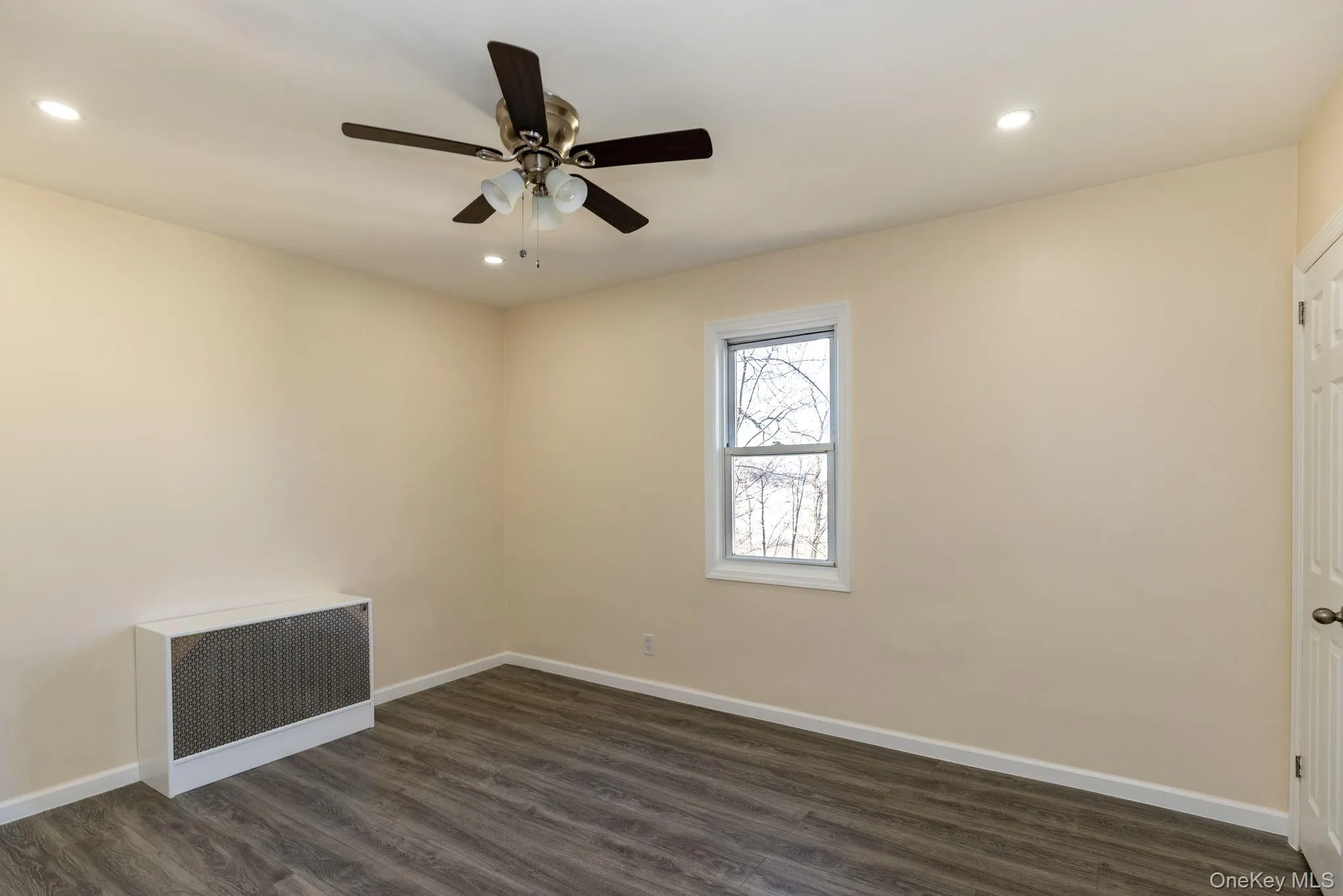 13 Knoll Place, Glen Cove, NY, 3 Bedrooms Bedrooms, 6 Rooms Rooms,2 BathroomsBathrooms,Residential,For Rent,Knoll,0,1020604 13 Knoll Place, Glen Cove, NY, 3 Bedrooms Bedrooms, 6 Rooms Rooms,2 BathroomsBathrooms,Residential,For Rent,Knoll,0,1020604