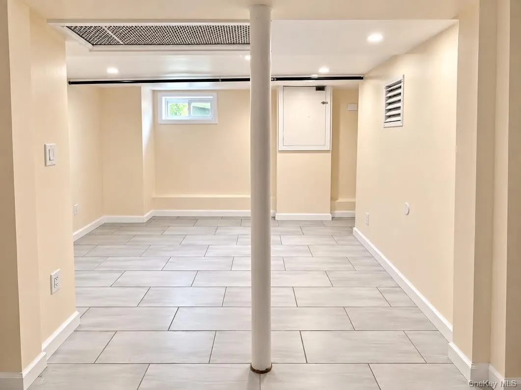 13 Knoll Place, Glen Cove, NY, 3 Bedrooms Bedrooms, 6 Rooms Rooms,2 BathroomsBathrooms,Residential,For Rent,Knoll,0,1020604 13 Knoll Place, Glen Cove, NY, 3 Bedrooms Bedrooms, 6 Rooms Rooms,2 BathroomsBathrooms,Residential,For Rent,Knoll,0,1020604