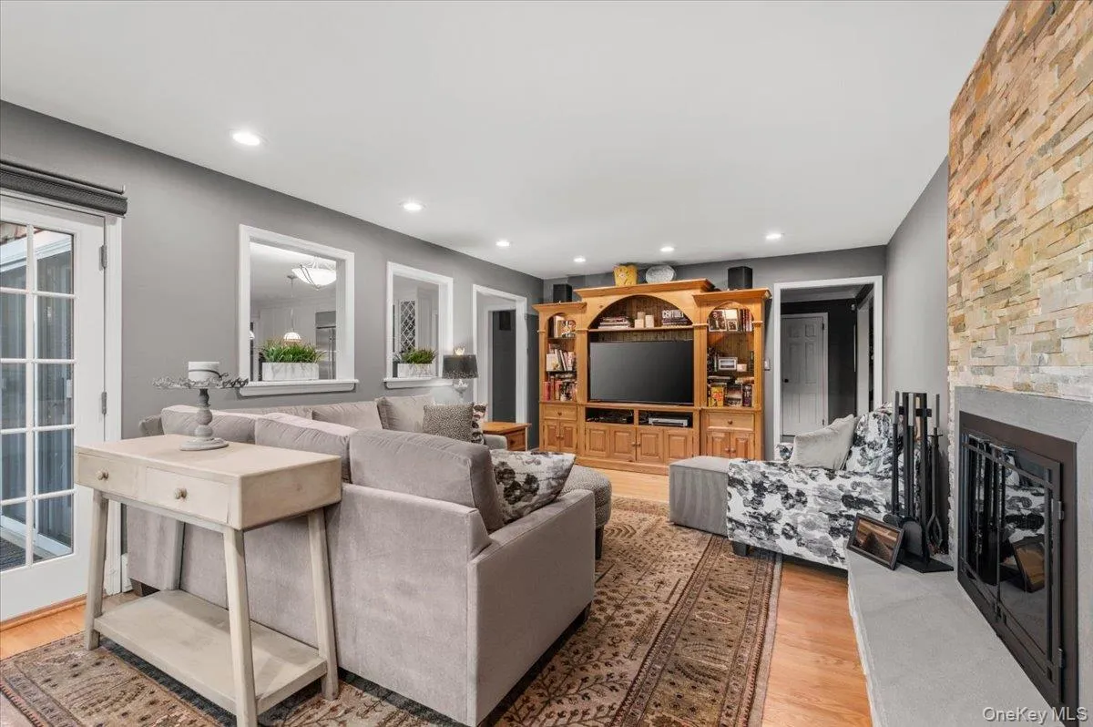 96 Plainview Road, Oyster Bay, NY, 6 Bedrooms Bedrooms, 17 Rooms Rooms,5 BathroomsBathrooms,Residential,For Rent,Plainview,0,1020613 96 Plainview Road, Oyster Bay, NY, 6 Bedrooms Bedrooms, 17 Rooms Rooms,5 BathroomsBathrooms,Residential,For Rent,Plainview,0,1020613