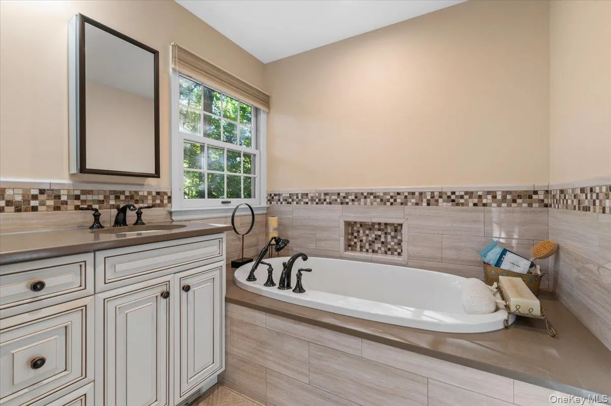 96 Plainview Road, Oyster Bay, NY, 6 Bedrooms Bedrooms, 17 Rooms Rooms,5 BathroomsBathrooms,Residential,For Rent,Plainview,0,1020613 96 Plainview Road, Oyster Bay, NY, 6 Bedrooms Bedrooms, 17 Rooms Rooms,5 BathroomsBathrooms,Residential,For Rent,Plainview,0,1020613