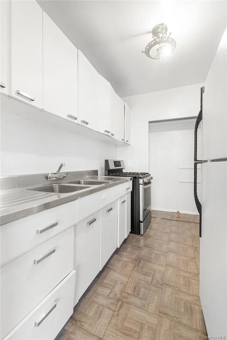 1 Fordham Hill Oval, New York, NY, 1 Bedroom Bedrooms, 3 Rooms Rooms,1 BathroomBathrooms,Residential,For Rent,Fordham Hill,0,1020617 1 Fordham Hill Oval, New York, NY, 1 Bedroom Bedrooms, 3 Rooms Rooms,1 BathroomBathrooms,Residential,For Rent,Fordham Hill,0,1020617