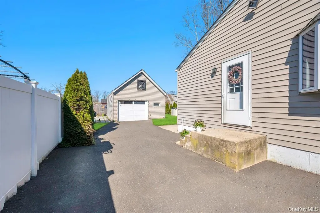 28 Saint Joseph Avenue, Brookhaven, NY, 3 Bedrooms Bedrooms, 6 Rooms Rooms,1 BathroomBathrooms,Residential,For Rent,Saint Joseph,0,1020620 28 Saint Joseph Avenue, Brookhaven, NY, 3 Bedrooms Bedrooms, 6 Rooms Rooms,1 BathroomBathrooms,Residential,For Rent,Saint Joseph,0,1020620
