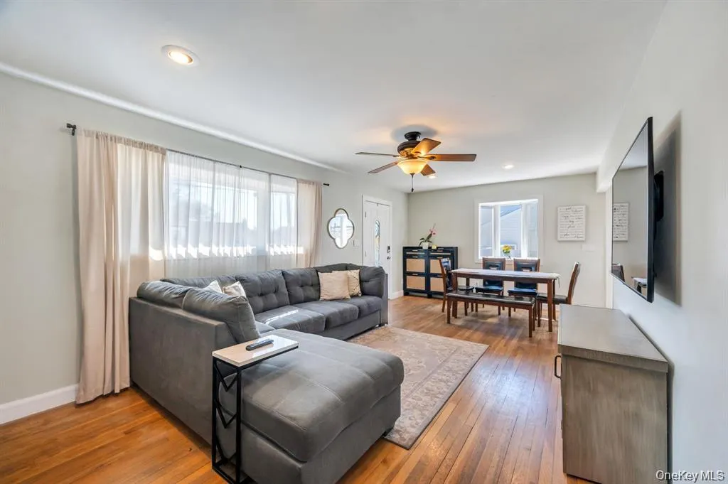 28 Saint Joseph Avenue, Brookhaven, NY, 3 Bedrooms Bedrooms, 6 Rooms Rooms,1 BathroomBathrooms,Residential,For Rent,Saint Joseph,0,1020620 28 Saint Joseph Avenue, Brookhaven, NY, 3 Bedrooms Bedrooms, 6 Rooms Rooms,1 BathroomBathrooms,Residential,For Rent,Saint Joseph,0,1020620