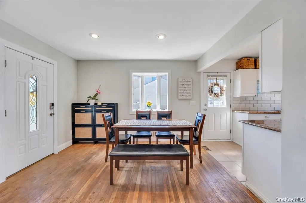 28 Saint Joseph Avenue, Brookhaven, NY, 3 Bedrooms Bedrooms, 6 Rooms Rooms,1 BathroomBathrooms,Residential,For Rent,Saint Joseph,0,1020620 28 Saint Joseph Avenue, Brookhaven, NY, 3 Bedrooms Bedrooms, 6 Rooms Rooms,1 BathroomBathrooms,Residential,For Rent,Saint Joseph,0,1020620