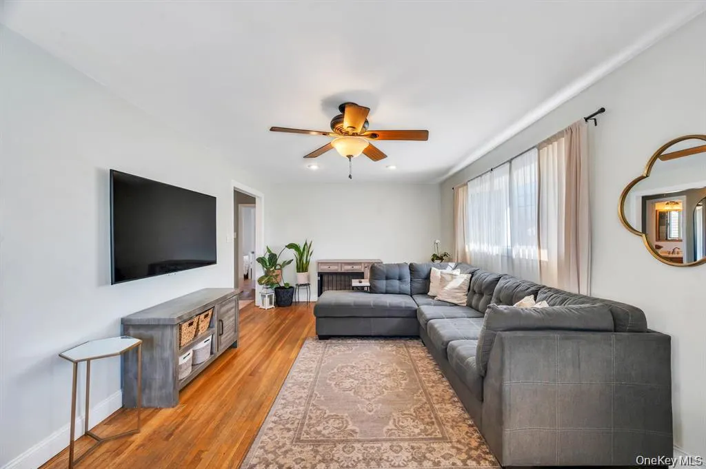 28 Saint Joseph Avenue, Brookhaven, NY, 3 Bedrooms Bedrooms, 6 Rooms Rooms,1 BathroomBathrooms,Residential,For Rent,Saint Joseph,0,1020620 28 Saint Joseph Avenue, Brookhaven, NY, 3 Bedrooms Bedrooms, 6 Rooms Rooms,1 BathroomBathrooms,Residential,For Rent,Saint Joseph,0,1020620