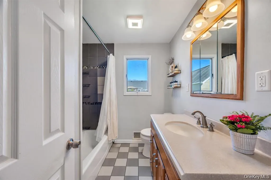 28 Saint Joseph Avenue, Brookhaven, NY, 3 Bedrooms Bedrooms, 6 Rooms Rooms,1 BathroomBathrooms,Residential,For Rent,Saint Joseph,0,1020620 28 Saint Joseph Avenue, Brookhaven, NY, 3 Bedrooms Bedrooms, 6 Rooms Rooms,1 BathroomBathrooms,Residential,For Rent,Saint Joseph,0,1020620