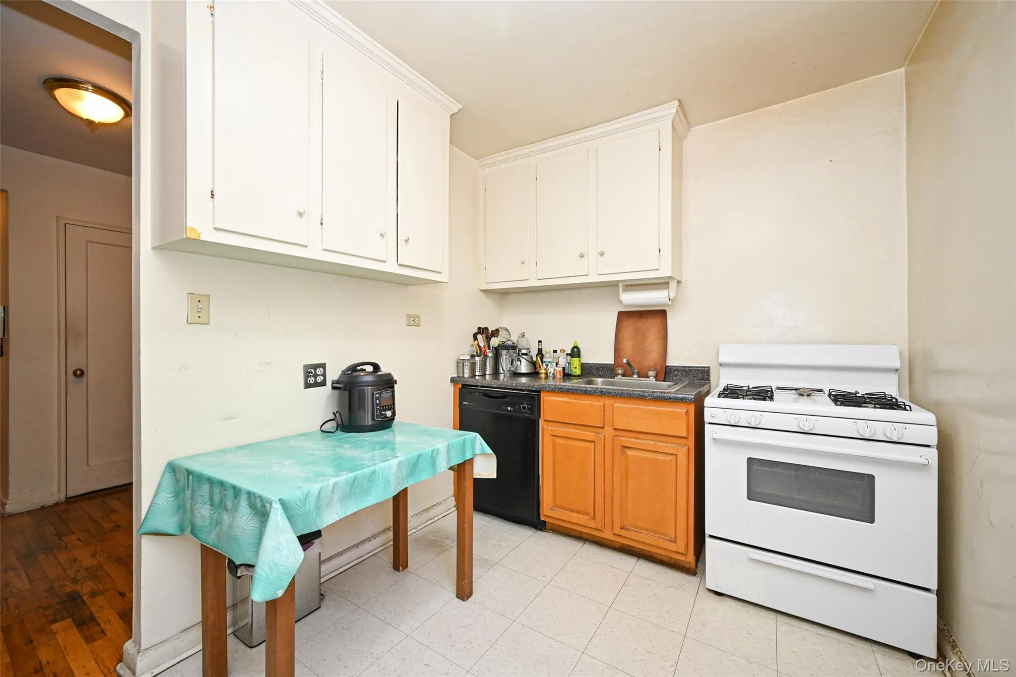 99-63 66 Avenue, New York, NY, 1 Bedroom Bedrooms, 4 Rooms Rooms,1 BathroomBathrooms,Residential,For Rent,66,0,1020621 99-63 66 Avenue, New York, NY, 1 Bedroom Bedrooms, 4 Rooms Rooms,1 BathroomBathrooms,Residential,For Rent,66,0,1020621