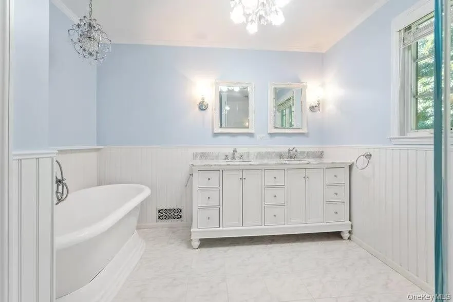 76 Wensley Drive, North Hempstead, NY, 4 Bedrooms Bedrooms, 9 Rooms Rooms,3 BathroomsBathrooms,Residential Lease,For Rent,Wensley,0,1020627 76 Wensley Drive, North Hempstead, NY, 4 Bedrooms Bedrooms, 9 Rooms Rooms,3 BathroomsBathrooms,Residential Lease,For Rent,Wensley,0,1020627