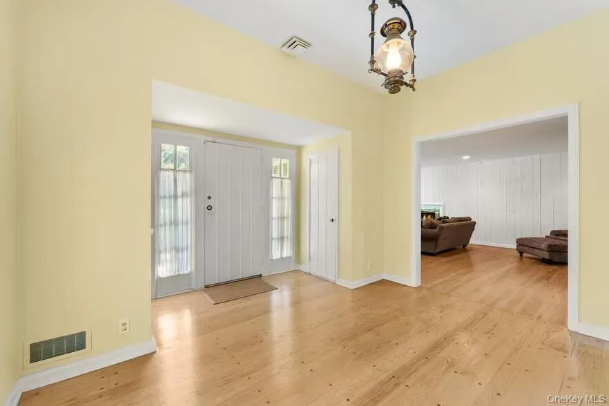 76 Wensley Drive, North Hempstead, NY, 4 Bedrooms Bedrooms, 9 Rooms Rooms,3 BathroomsBathrooms,Residential Lease,For Rent,Wensley,0,1020627 76 Wensley Drive, North Hempstead, NY, 4 Bedrooms Bedrooms, 9 Rooms Rooms,3 BathroomsBathrooms,Residential Lease,For Rent,Wensley,0,1020627