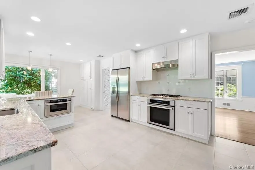 76 Wensley Drive, North Hempstead, NY, 4 Bedrooms Bedrooms, 9 Rooms Rooms,3 BathroomsBathrooms,Residential Lease,For Rent,Wensley,0,1020627 76 Wensley Drive, North Hempstead, NY, 4 Bedrooms Bedrooms, 9 Rooms Rooms,3 BathroomsBathrooms,Residential Lease,For Rent,Wensley,0,1020627