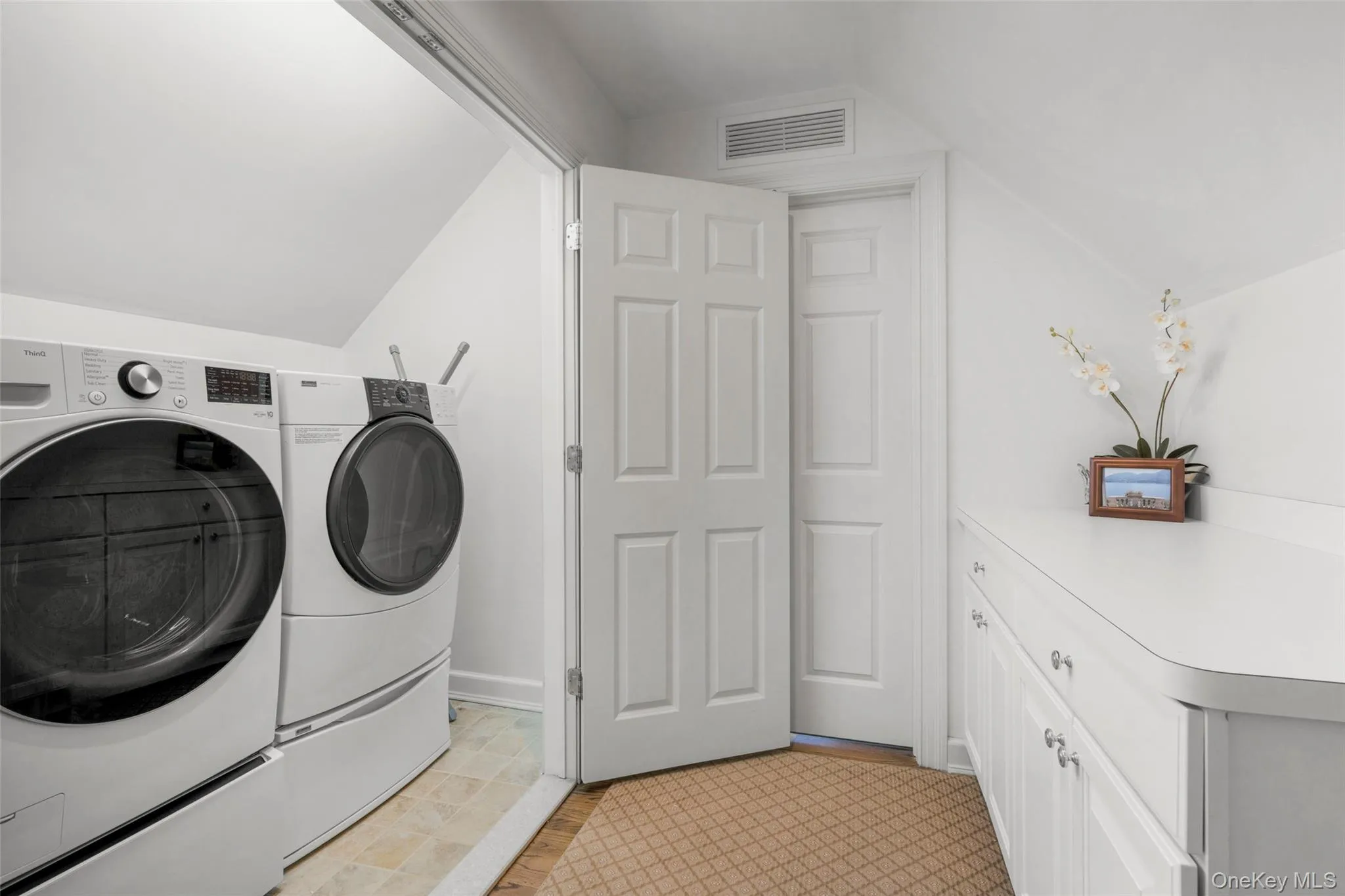 4 Griffen Drive, Mamaroneck, NY, 5 Bedrooms Bedrooms, 10 Rooms Rooms,4 BathroomsBathrooms,Residential,For Rent,Griffen,0,1020631 4 Griffen Drive, Mamaroneck, NY, 5 Bedrooms Bedrooms, 10 Rooms Rooms,4 BathroomsBathrooms,Residential,For Rent,Griffen,0,1020631