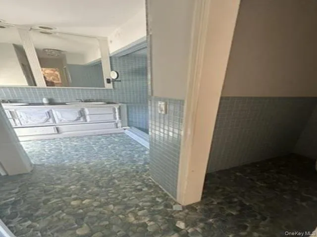 888 Pondview Road, Riverhead, NY, 5 Bedrooms Bedrooms, 10 Rooms Rooms,3 BathroomsBathrooms,Residential,For Rent,Pondview,0,1020632 888 Pondview Road, Riverhead, NY, 5 Bedrooms Bedrooms, 10 Rooms Rooms,3 BathroomsBathrooms,Residential,For Rent,Pondview,0,1020632