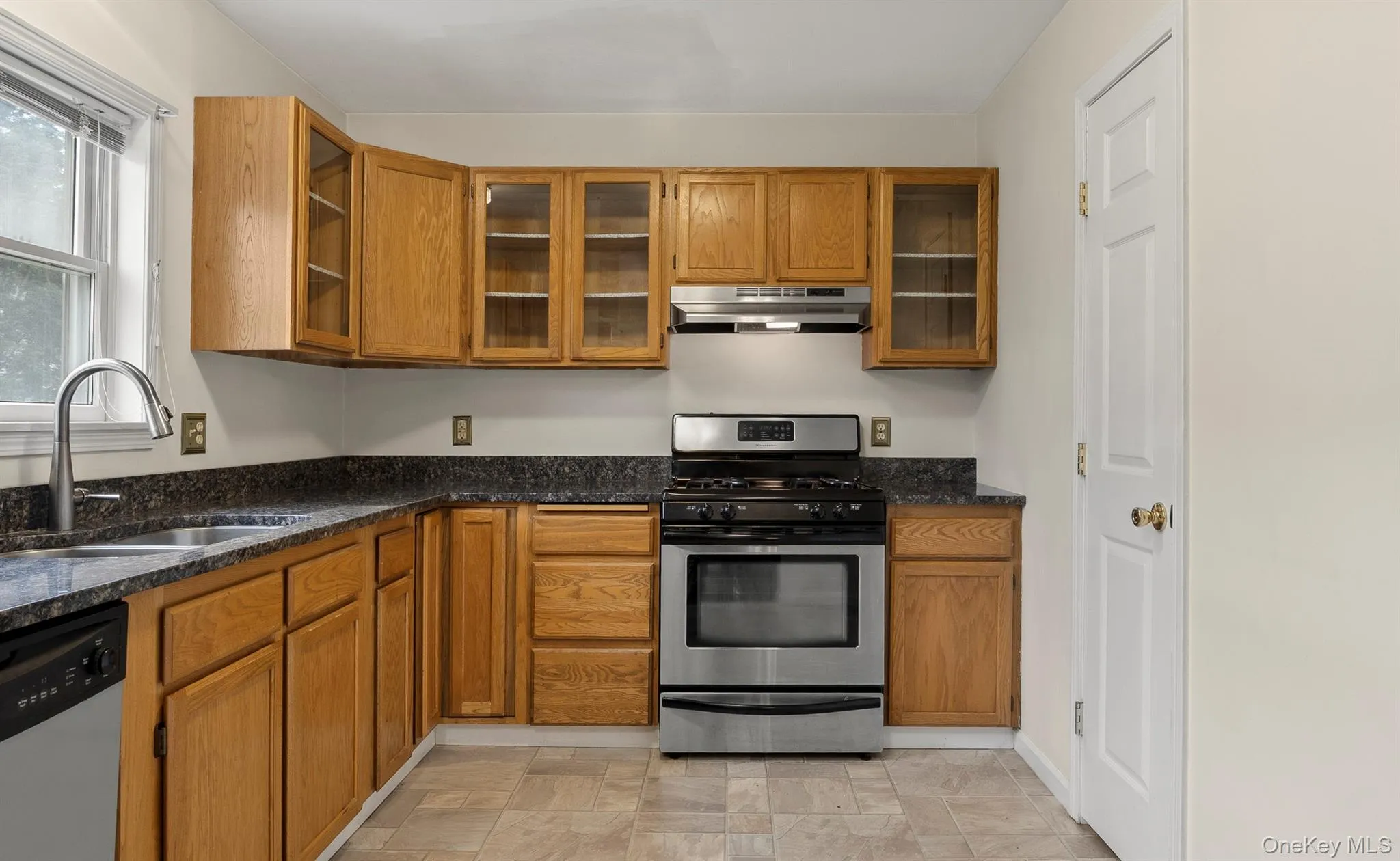 1 Melucci Court, Haverstraw, NY, 3 Bedrooms Bedrooms, 10 Rooms Rooms,2 BathroomsBathrooms,Residential,For Rent,Melucci,0,1020637 1 Melucci Court, Haverstraw, NY, 3 Bedrooms Bedrooms, 10 Rooms Rooms,2 BathroomsBathrooms,Residential,For Rent,Melucci,0,1020637