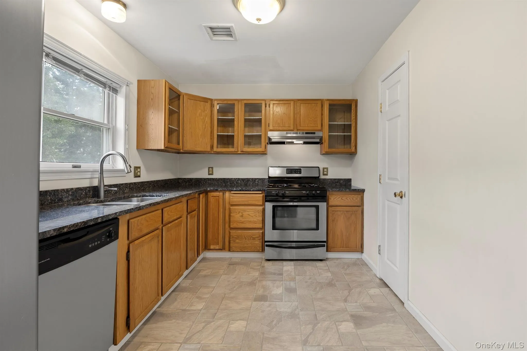 1 Melucci Court, Haverstraw, NY, 3 Bedrooms Bedrooms, 10 Rooms Rooms,2 BathroomsBathrooms,Residential,For Rent,Melucci,0,1020637 1 Melucci Court, Haverstraw, NY, 3 Bedrooms Bedrooms, 10 Rooms Rooms,2 BathroomsBathrooms,Residential,For Rent,Melucci,0,1020637