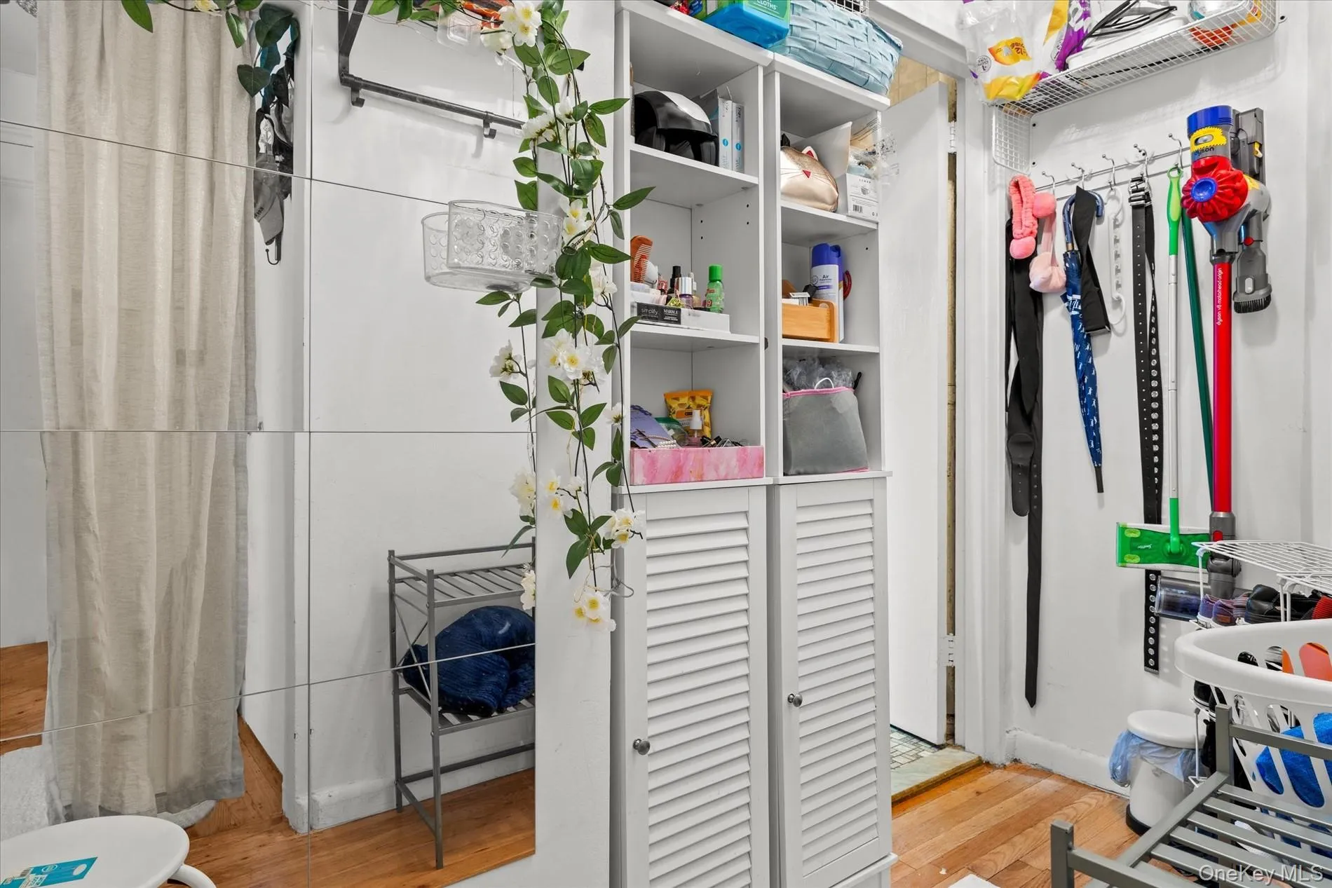 72-61 113th Forest Hills Street, New York, NY, 2 Rooms Rooms,1 BathroomBathrooms,Residential,For Rent,Forest Hills,0,1020641 72-61 113th Forest Hills Street, New York, NY, 2 Rooms Rooms,1 BathroomBathrooms,Residential,For Rent,Forest Hills,0,1020641