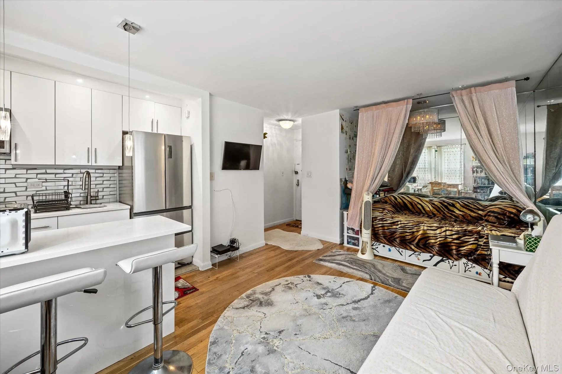 72-61 113th Forest Hills Street, New York, NY, 2 Rooms Rooms,1 BathroomBathrooms,Residential,For Rent,Forest Hills,0,1020641 72-61 113th Forest Hills Street, New York, NY, 2 Rooms Rooms,1 BathroomBathrooms,Residential,For Rent,Forest Hills,0,1020641