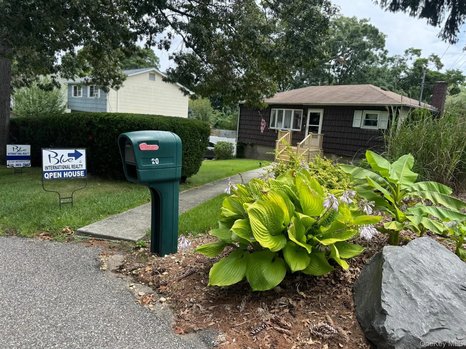 20 Birch Avenue, Brookhaven, NY, 2 Bedrooms Bedrooms, 5 Rooms Rooms,1 BathroomBathrooms,Residential,For Rent,Birch,0,1020644 20 Birch Avenue, Brookhaven, NY, 2 Bedrooms Bedrooms, 5 Rooms Rooms,1 BathroomBathrooms,Residential,For Rent,Birch,0,1020644
