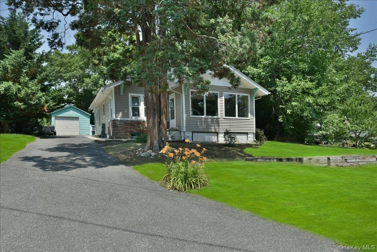 3 School Street, Islip, NY, 3 Bedrooms Bedrooms, 7 Rooms Rooms,2 BathroomsBathrooms,Residential,For Rent,School,0,1020646 3 School Street, Islip, NY, 3 Bedrooms Bedrooms, 7 Rooms Rooms,2 BathroomsBathrooms,Residential,For Rent,School,0,1020646