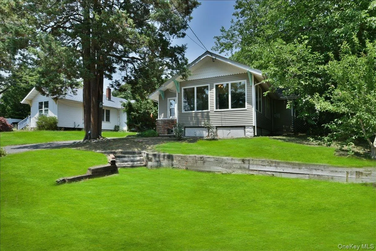 3 School Street, Islip, NY, 3 Bedrooms Bedrooms, 7 Rooms Rooms,2 BathroomsBathrooms,Residential,For Rent,School,0,1020646 3 School Street, Islip, NY, 3 Bedrooms Bedrooms, 7 Rooms Rooms,2 BathroomsBathrooms,Residential,For Rent,School,0,1020646