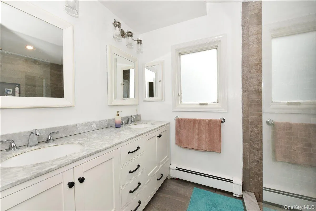 3 School Street, Islip, NY, 3 Bedrooms Bedrooms, 7 Rooms Rooms,2 BathroomsBathrooms,Residential,For Rent,School,0,1020646 3 School Street, Islip, NY, 3 Bedrooms Bedrooms, 7 Rooms Rooms,2 BathroomsBathrooms,Residential,For Rent,School,0,1020646